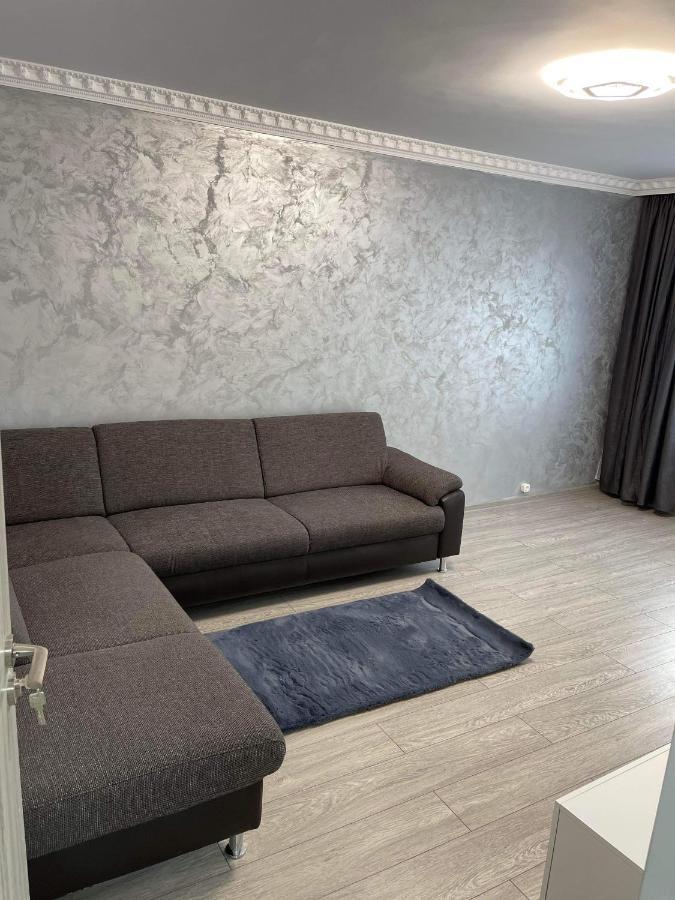 Eric Apartment Buzau Bagian luar foto